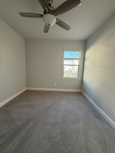 Building Photo - 12976 Jk Ojha St