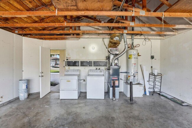 Building Photo - 8468001/37T