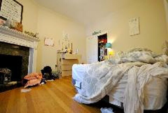 Building Photo - Renovated Brookline 3 Bed/2 Bath Duplex in Washington Square on Addington Rd.  Sept 1st, NO FEE