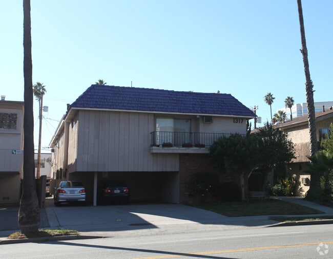 Building Photo - 1317 S Bundy Dr