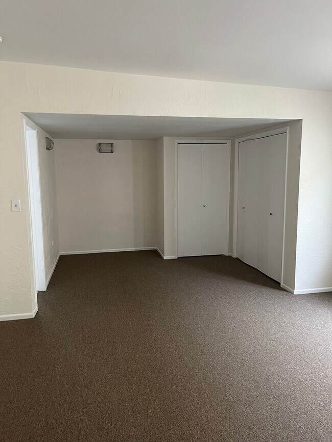 Building Photo - Charming Playa Del Rey Home with Spacious ...