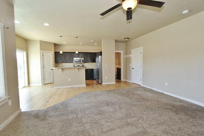 Building Photo - Immaculate home nestled in SE Boise