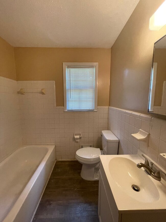 Building Photo - 6524 Camelot St