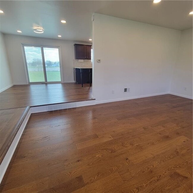 Building Photo - 47 Crimson Bramble Rd