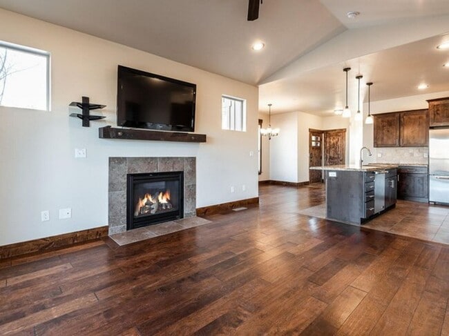 Building Photo - Desirable Black Rock Ridge with Mountain V...