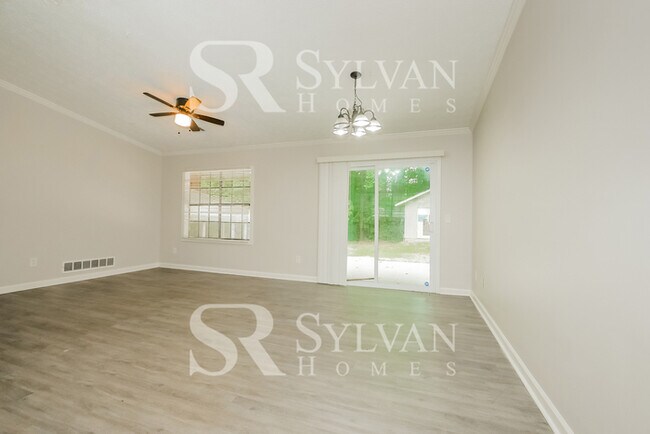 Building Photo - Immerse yourself in comfort and convenience