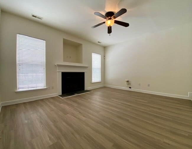 Building Photo - 1/2 MONTH FREE! ?Upgraded 4BR with Brand New Flooring & Private Backyard – Available Feb 15