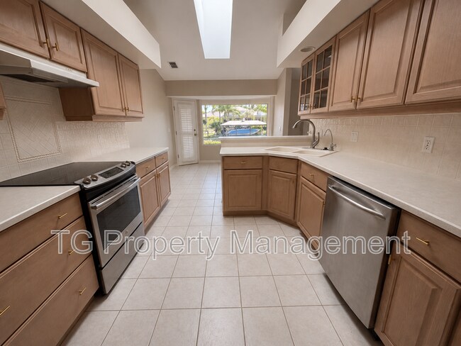 Building Photo - 20 Clarendon Ct N