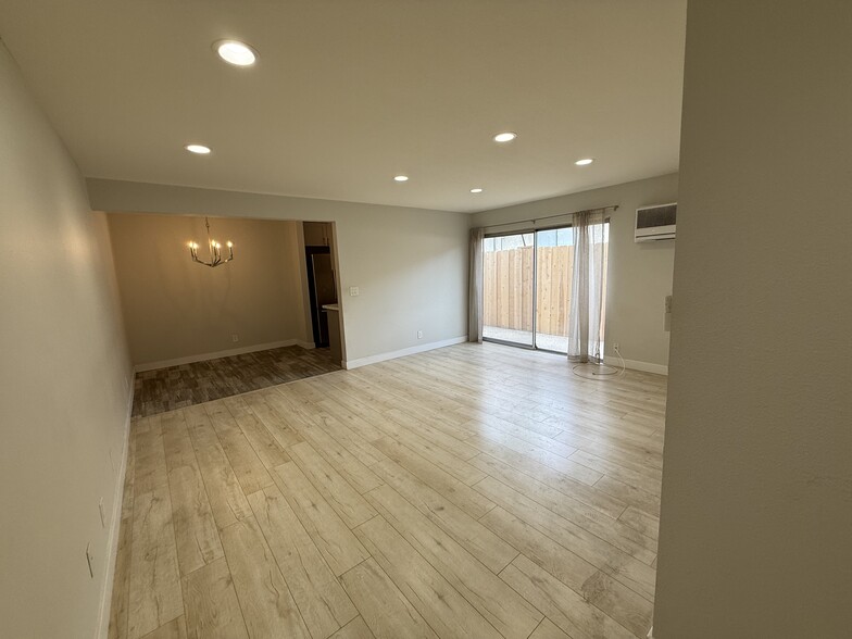Building Photo - 409 Burchett St