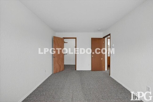 Building Photo - 1230 Bedford Woods Dr