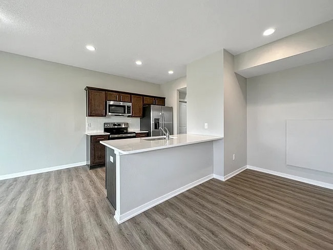 Building Photo - 5620 Buckthorne Dr