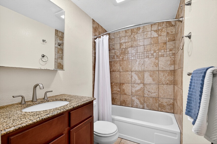 Bathroom - 3053 14th Ave W