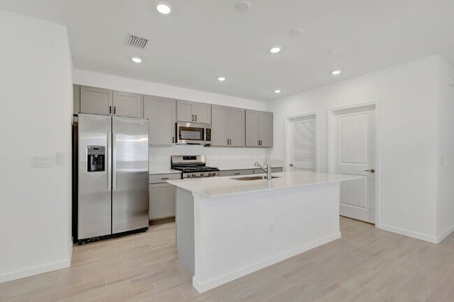 Building Photo - Luxurious Living: Spacious 5-Bedroom Home with Scenic Views in Port Saint Lucie!
