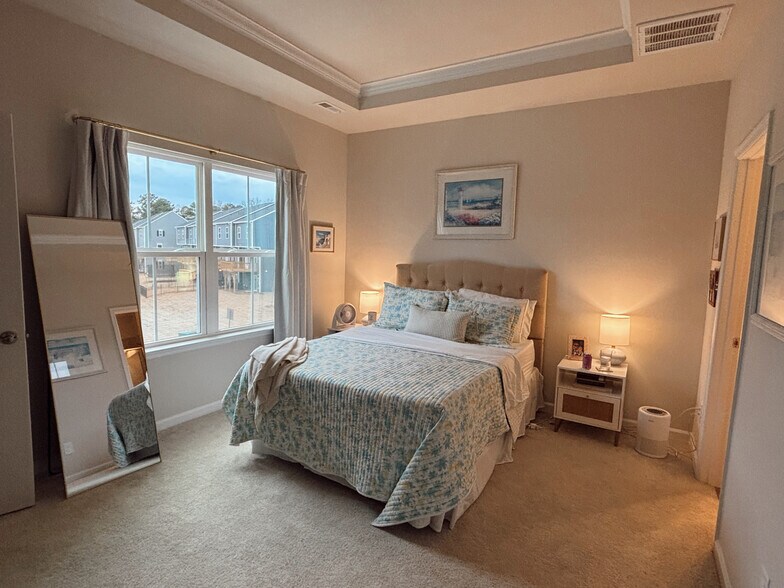 Building Photo - Room in Townhome on Beeler Ln