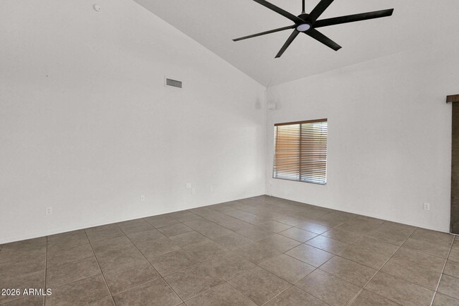 Building Photo - 360 S Pineview Dr