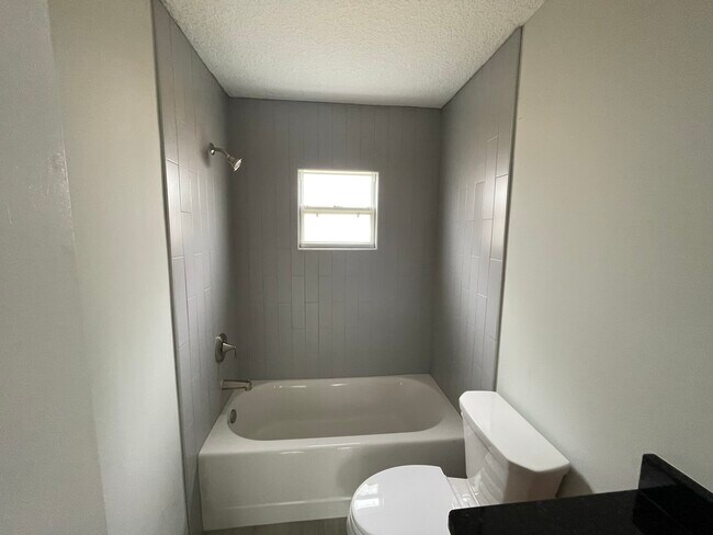 Building Photo - 623 5th Ave S