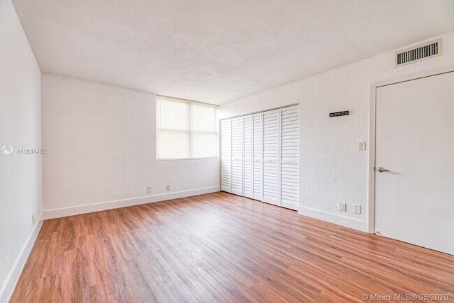 Building Photo - 9001 SW 77th Ave