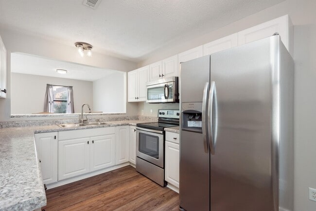 Building Photo - 2909 La Villas Dr