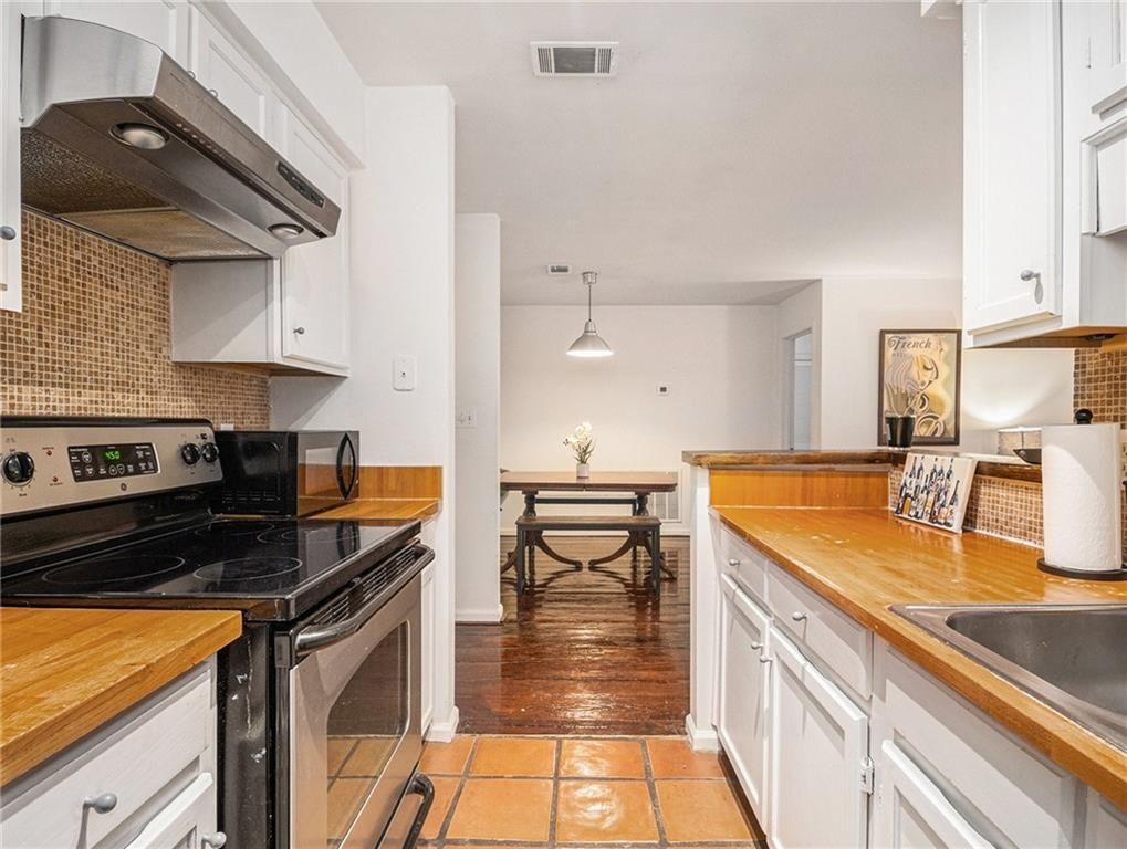 Building Photo - 3307 Pine Heights Dr NE