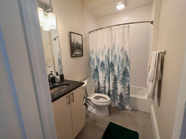 Building Photo - 2 BED | 2 BATH | PRIVATE FRONT AND BACK PORCH | MIDTOWN
