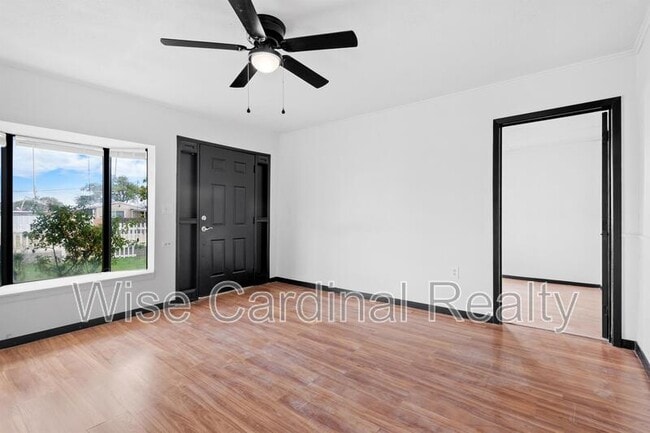 Building Photo - 216 S Ave D