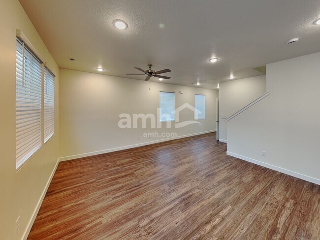 Building Photo - 8944 Royal Ln