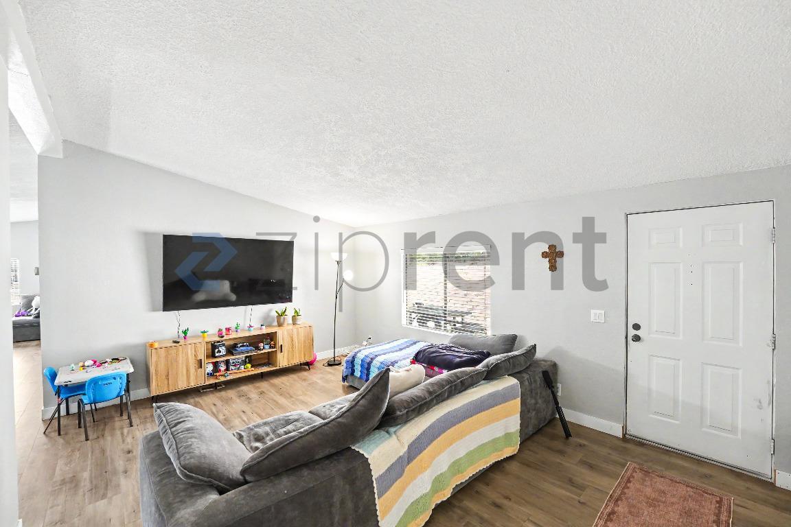 Building Photo - Unit 21