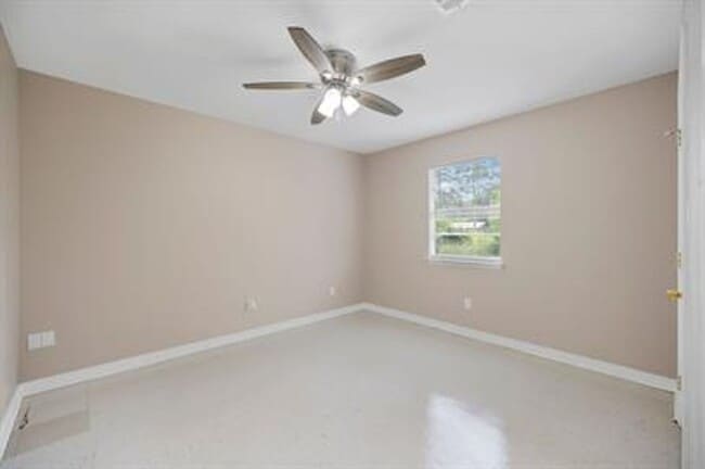 Building Photo - Picture Perfect Family