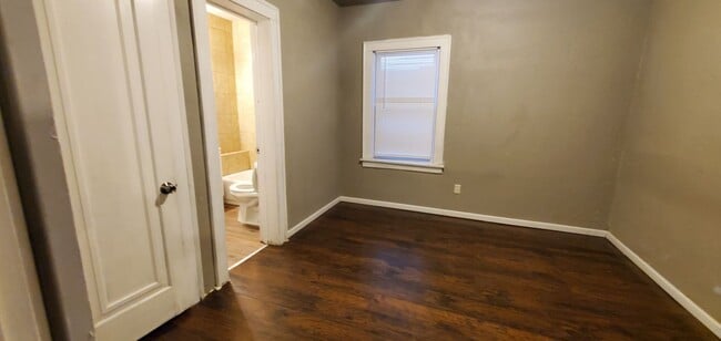 Building Photo - AMAZING BRICK HOME LOCATED CLOSE TO EVERYT...