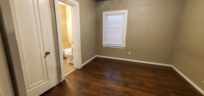 Building Photo - Section 8 Accepted 2 Bedroom Brick Home