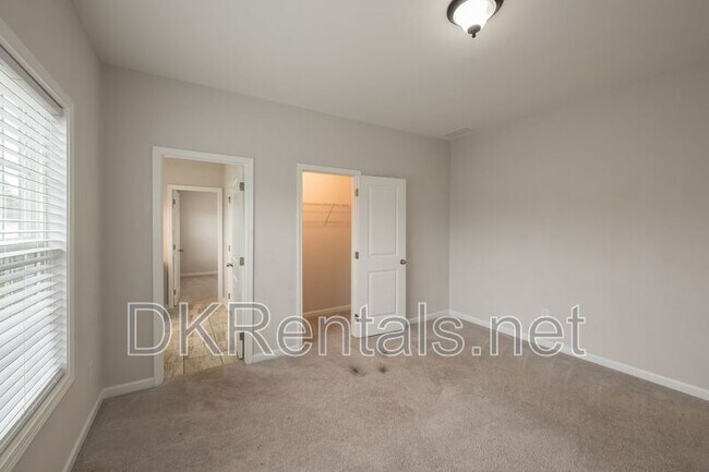 Building Photo - 508 Blackberry Ln
