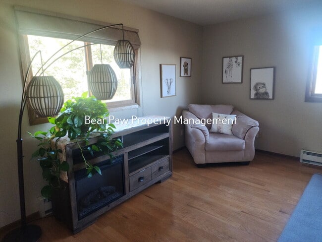 Building Photo - "Charming 3-Bedroom Mountain Retreat in Conifer"