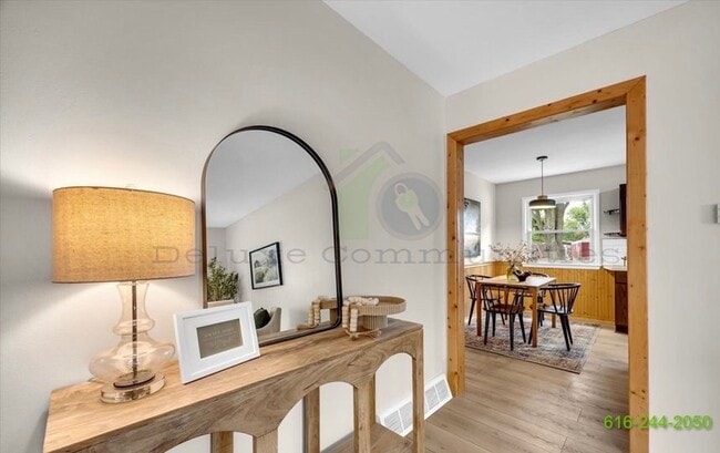 Building Photo - Newly Remodeled 3 Bedroom Kentwood Home! Stainless steel appliances!