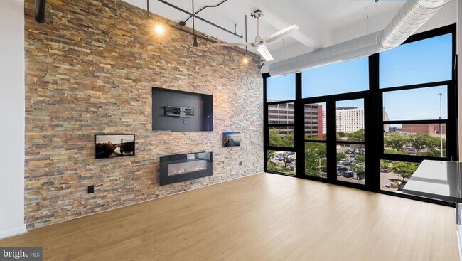 Building Photo - 444 N 4th St