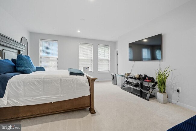 Building Photo - 707 Thomas Ln