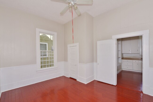 Building Photo - Nice Historic Home Near  Downtown