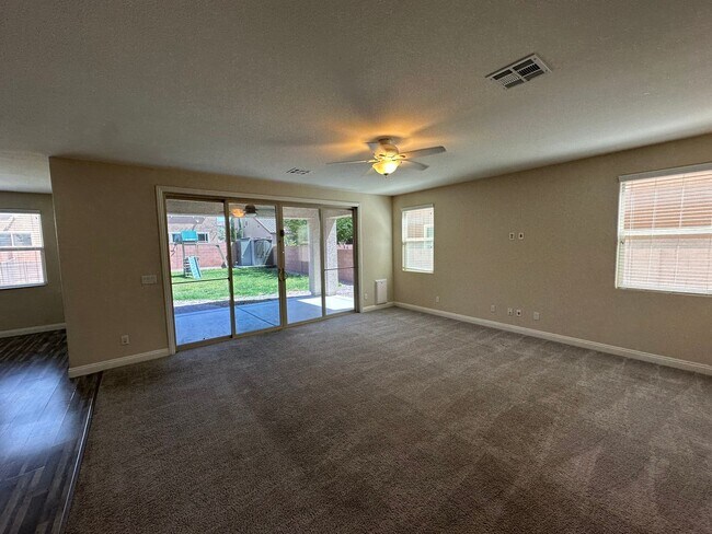 Building Photo - Spacious House
