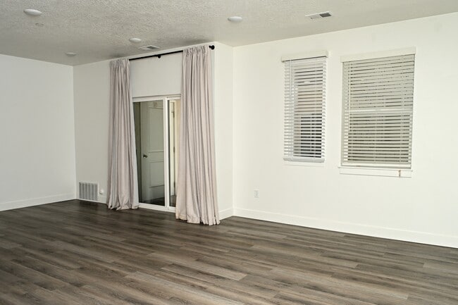 Building Photo - 460 W 15 S
