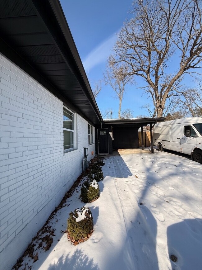 Building Photo - 336 Oakwood St