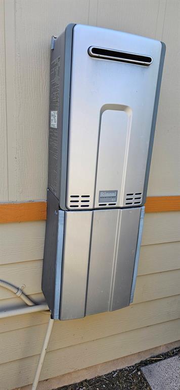 Building Photo - 5409 Duval St