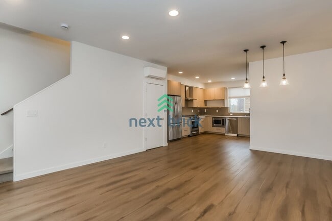 Building Photo - A beautiful 3 bed and 2 bathroom house for rent