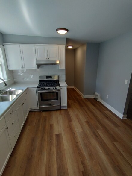 Building Photo - 2643 12th Ave S