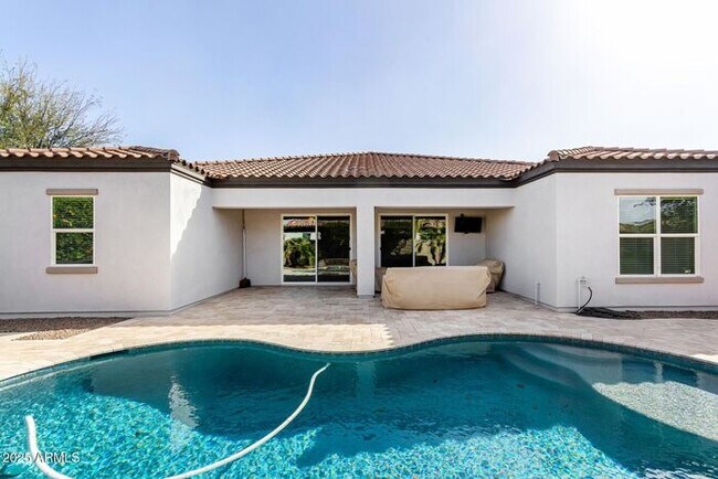 Building Photo - Stunning 4 bedroom, 3 bathroom home in the...