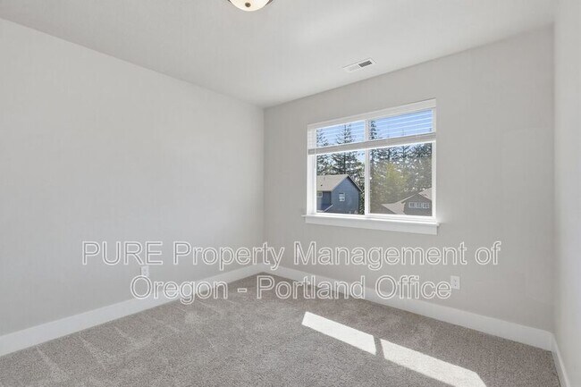 Building Photo - 1730 NE Gilbert Ln