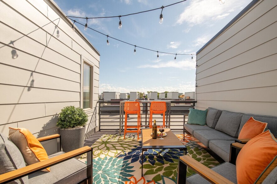 Building Photo - 1282 W 11th Ave