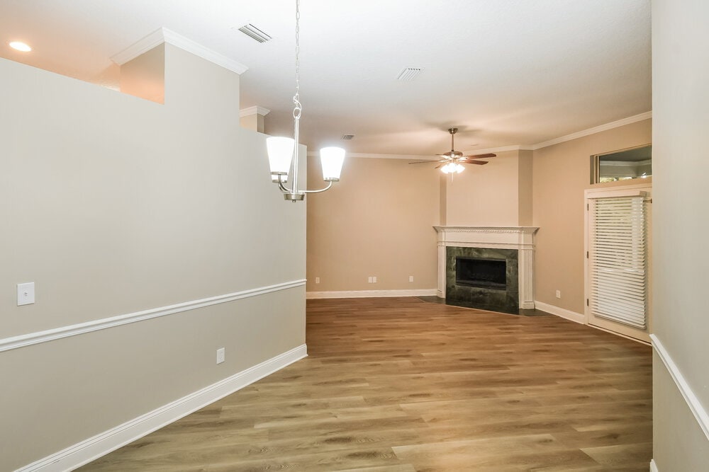 Building Photo - 8233 Lakemont Dr