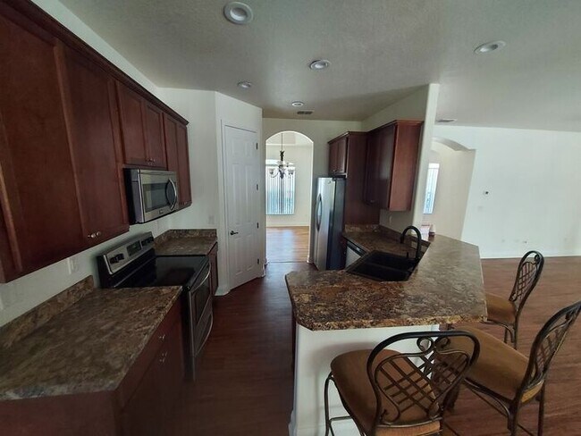 Building Photo - Beautiful 3/2/2 on 1/3 of an acre