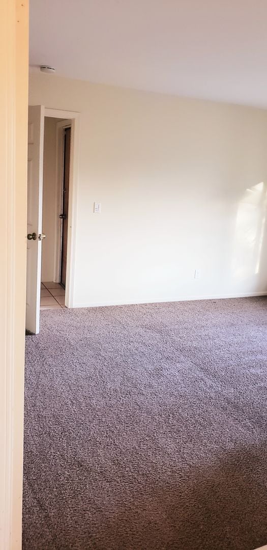 Building Photo - *DO NOT DISTURB TENANTS- 4 bedroom 2 bath home w/POOL!!