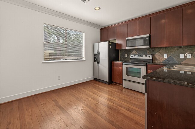 Building Photo - 1342 Rutland St