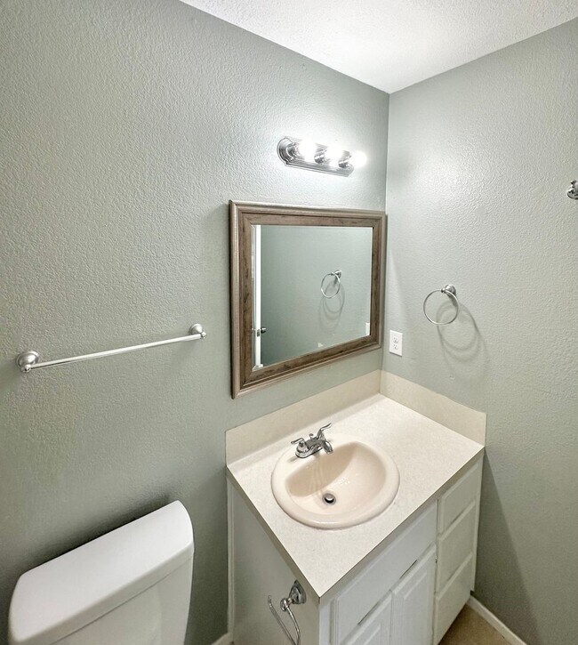 Building Photo - Modern Comfort in a Spacious 4BR Home